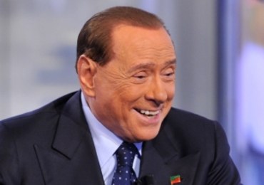 Kobieta zje obiad z Berlusconim. Ten posiłek będzie ją sporo kosztować