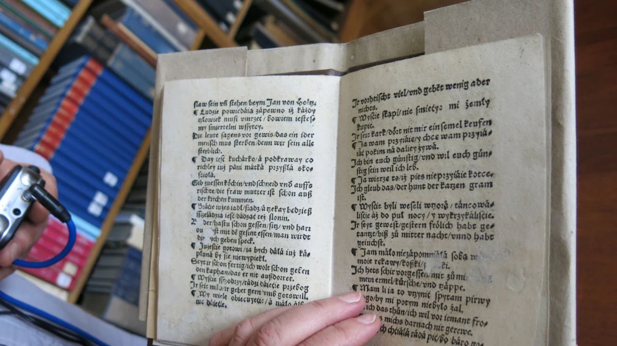 Kilkanaście wyjątkowych dzieł, niezwykle ważnych dla polskiej ortografii będzie można zobaczyć 25 marca w hallu budynku Uniwersytetu Jagiellońskiego przy ulicy Krupniczej w Krakowie. To tam w Auditorium Maximum odbędzie się III Ogólnopolskie Dyktando Krakowskie. "Pokażemy m.in. rękopis traktatu o ortografii polskiej Jakuba Parkosza. To najcenniejszym z tego rodzaju zabytków" - podkreśla prof. dr hab. Zdzisław Pietrzyk, dyrektor biblioteki Uniwersytetu Jagiellońskiego.