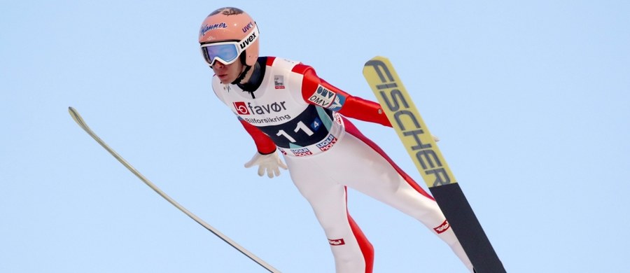 Polska zajęła drugie miejsce w drużynowym konkursie Pucharu Świata w skokach narciarskich w Vikersund. Zwyciężyła Norwegia, na trzeciej pozycji uplasowała się Austria. W trakcie konkursu ustanowiono nowy rekord świata w długości lotu. Najpierw Norweg Robert Johansson poszybował na odległość 252 metrów, ale lepszy wynik - 253,5 metra - uzyskał następnie Austriak Stefan Kraft. 