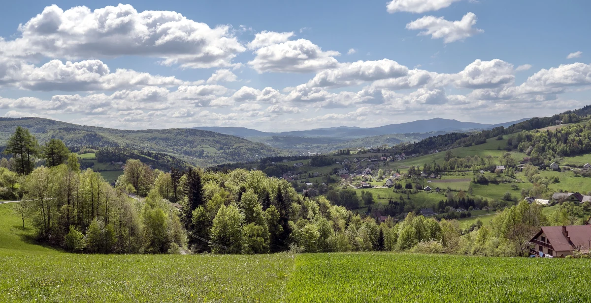 20 marca o godzinie 11.29 Słońce przejdzie przez punkt Barana i rozpocznie się astronomiczna wiosna. Miłośnicy astronomii będą mogli wiosną podziwiać m.in. dobrze widoczne planety, dwie komety i roje meteorów, np. Lirydy.