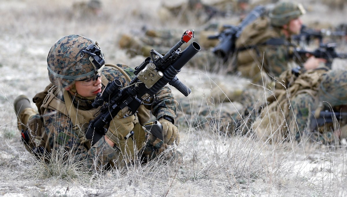 ​Sekretarz generalny NATO w rozmowie z RMF FM potwierdził, że rozmieszczanie batalionów w Europie Środkowo-Wschodniej przebiega zgodnie z planem. "Podjęliśmy zdecydowane kroki, by przystosować się do nowych wyzwań w postaci Rosji i terroryzmu. Nasza obecność (w Europie Środkowo-Wschodniej) będzie rotacyjna, ale żołnierze pozostaną na miejscu tak długo, jak to będzie konieczne" - zadeklarował Jens Stoltenberg. Jak zaznaczył, Sojusz wykona kluczowe zadanie, jakim jest zwiększenie wydatków obronnych. "Wychodzimy na prostą. Nasza obietnica zostanie spełniona" - podkreślił. Szef NATO docenił także wysiłek Polski w tej sprawie. "Polska to siła napędowa, państwo znajduje się w czołówce Sojuszu pod względem wydatków; dajecie dobry przykład innym krajom" - stwierdził.