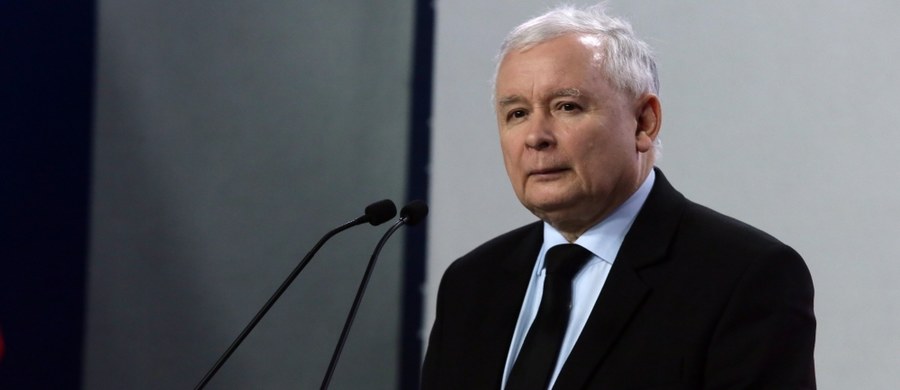 "Polska już nie jest piłką do kopania", "Rosyjski kurs Tuska", "Le Pen u wrót" - artykuły między innymi o takich tytułach znalazły się w najnowszym wydaniu tygodnika "wSieci". Przeczytamy w nim rozmowę z Jarosławem Kaczyńskim dotyczącą ostatnich wyborów na przewodniczącego Rady Europejskiej, tekst, w którym dziennikarze zastanawiają się nad współpracą Służb Kontrwywiadu Wojskowego z Federalną Służbą Bezpieczeństwa Rosji za czasów rządów Donalda Tuska oraz artykuł o wciąż rosnącym poparciu dla Marine Le Pen.