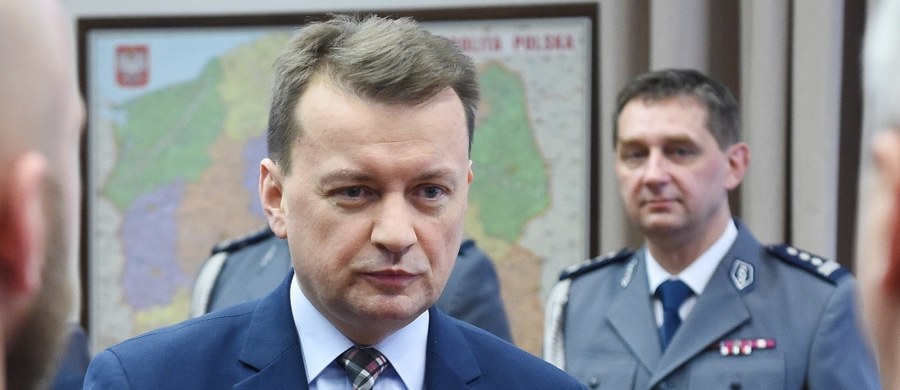 Szef MSWiA Mariusz Błaszczak poinformował, że na jego wniosek rząd unieważnił przyjęty w 2012 r. dokument wyznaczający główne kierunku polityki migracyjnej Polski. Jak ocenił, nie uwzględniał on sytuacji kryzysu migracyjnego jaki dotknął Europę.