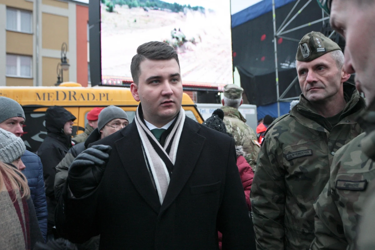 Rzecznik rządu nie potrafi odpowiedzieć na pytanie, czy premier Beata Szydło akceptuje pozostawanie Misiewicza na stanowisku szefa gabinetu politycznego Antoniego Macierewicza. 
