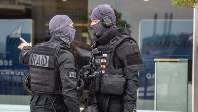 Służby specjalne Francji krytykowane przez media. Powód? Atak na lotnisku Orly
