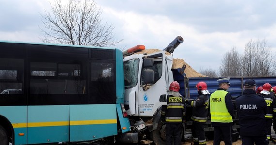 W centrum Katowic ciężarówka zderzyła się z miejskim autobusem. Informację o tym zdarzeniu dostaliśmy na Gorącą Linię RMF FM. 