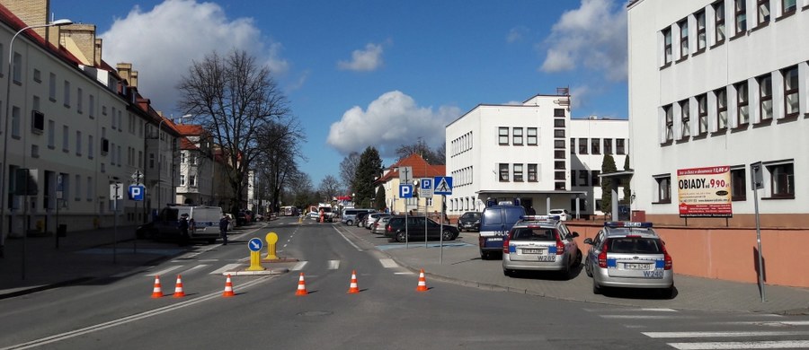 W budynku Sądu Okręgowego w Koszalinie saperzy nie znaleźli żadnego ładunku wybuchowego - poinformowała PAP miejscowa policja. Na wniosek sanepidu w środę sąd będzie zamknięty.