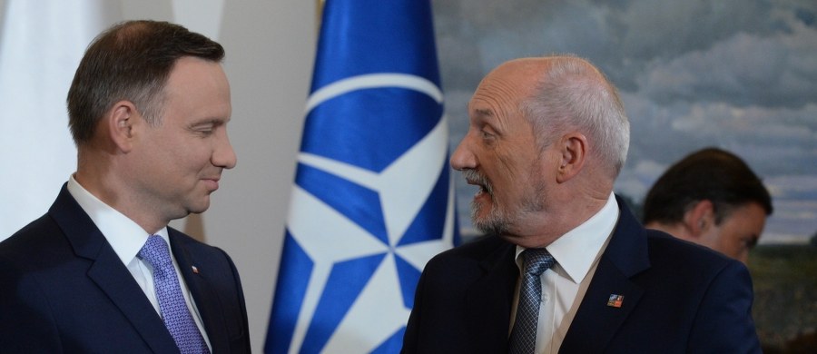 Obserwatorom wzmożenia związanego z wymianą listów między Prezydentem a szefem MON emocje przesłaniają fakty. Fakty polegają zaś na... samym wzmożeniu - emocji, uwagi i koncentracji. Niestety skierowanym na rzecz po pierwsze odległą od istoty problemów z obronnością, a po drugie - już zapewne rozstrzygniętą.