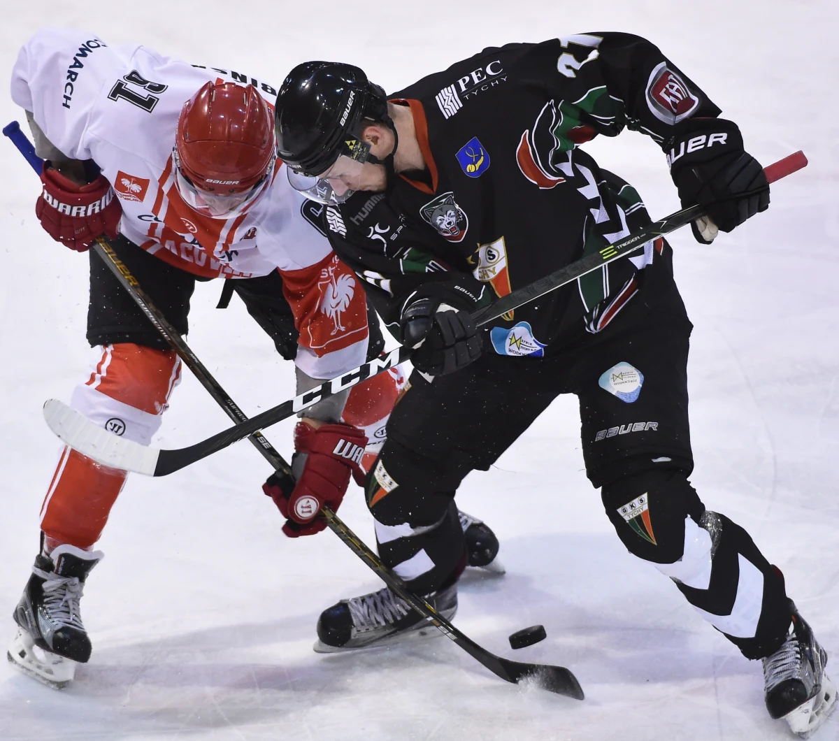 Wisienka na ligowym torcie. Tak eksperci, z którymi rozmawialiśmy, mówią o pojedynku GKS-u Tychy i Comarch Cracovii w finale hokejowej ekstraligi. Jakie są atuty pretendentów do tytułu? Które elementy gry będą mieć decydujące znaczenie? W ilu meczach rozstrzygnie się rywalizacja i przede wszystkim: na czyją korzyść? Poznajcie opinie Jacka Chadzińskiego, Wojciecha Zawioły, Sebastiana Królickiego i Roberta Kosteckiego!