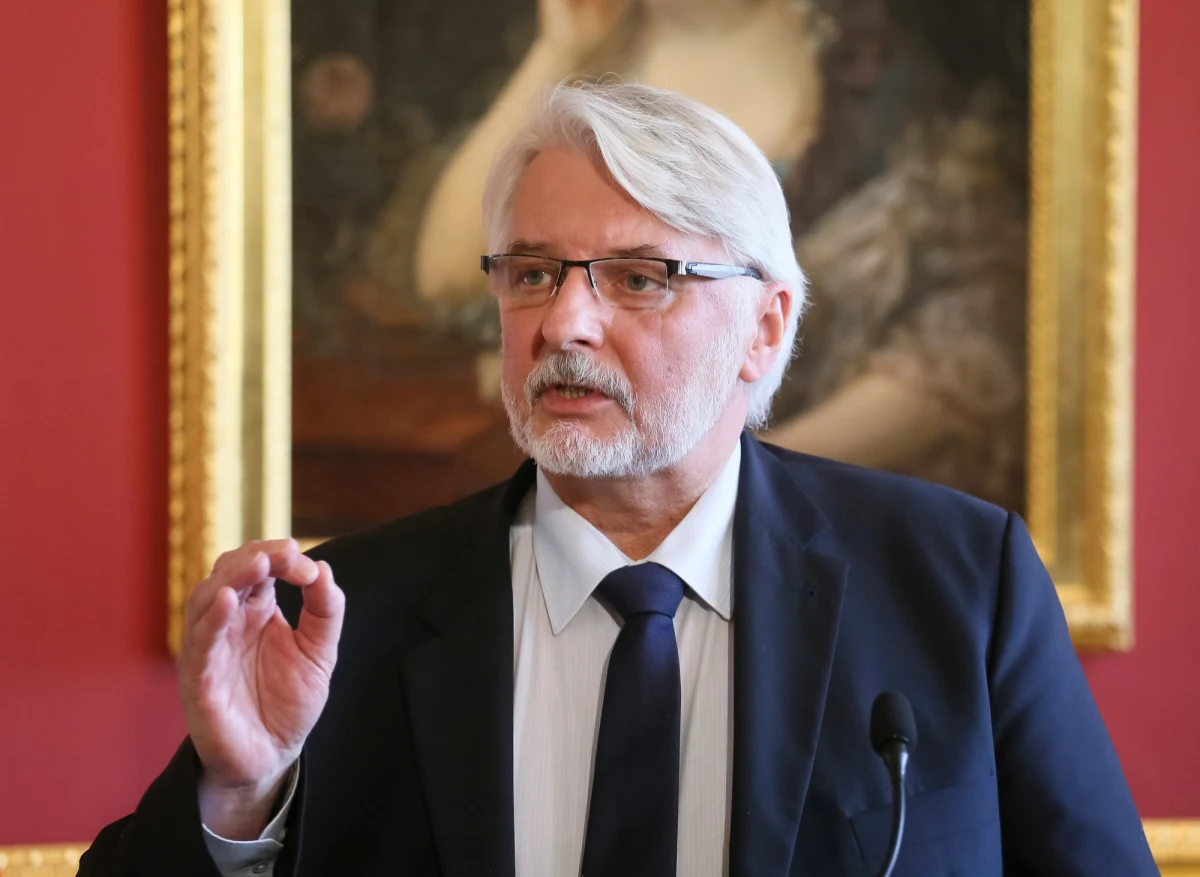 Koncepcja Europy dwóch prędkości to "recepta na klęskę, podział i separację" - powiedział włoskiemu dziennikowi "La Repubblica" szef polskiej dyplomacji Witold Waszczykowski. Jego zdaniem, nie można pozwolić na tworzenie "hegemonii państw", które narzucają swą wolę innym.