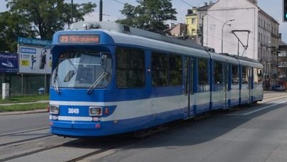 Uszkodzony tramwaj w Krakowie. Policja bada sprawę