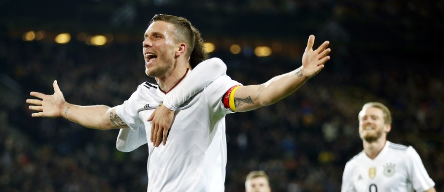 Niemcy wygrały z Anglią 1:0 (0:0) w towarzyskim meczu piłkarskim rozegranym w Dortmundzie. Było to ostatnie spotkanie urodzonego w Gliwicach Lukasa Podolskiego w niemieckiej drużynie narodowej. W reprezentacji wystąpił 130 razy, a w środę zdobył 49. gola.