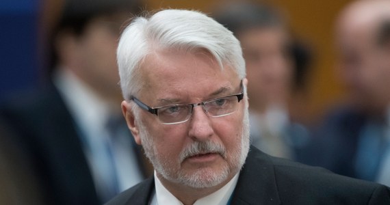 "Polska jest gotowa rozważyć zwiększenie swego zaangażowania w działalność Globalnej Koalicji do Walki z ISIS" - powiedział minister Witold Waszczykowski. Szef polskiej dyplomacji był w Waszyngtonie. To tam zastała go informacja o zamachu w Londynie, w którym zginęło pięć osób, w tym napastnik. Według szefa MSZ, polskie samoloty wykonują loty patrolowe w Kuwejcie, a polscy żołnierze szkolą irackie wojska zarówno w Iraku jak i w Jordanii.