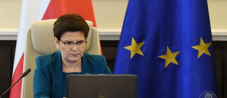 "Sprawa Misiewicza jest zamknięta, nie pełni już żadnej funkcji kierowniczej w MON" - powiedziała premier Beata Szydło, poranny, czwartkowy gość TVN24. Kilka dni temu podczas konferencji rzecznika rządu Rafała Bochenka, o Bartłomieja Misiewicza pytał dziennikarz RMF FM Mariusz Piekarski. 