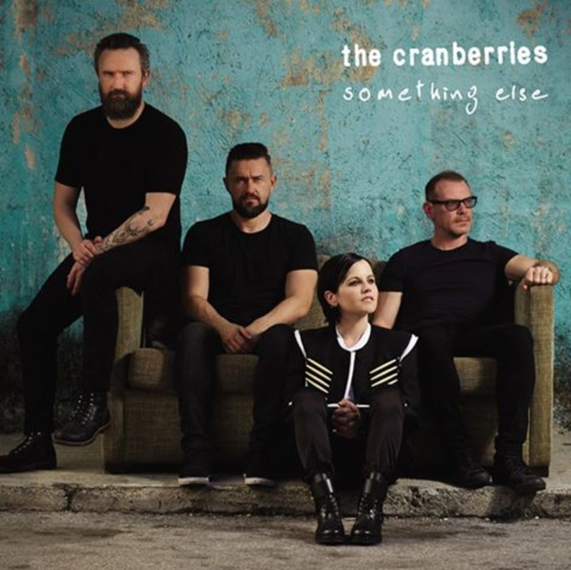 28 kwietnia do sprzedaży trafi pierwsza od pięciu lat płyta The Cranberries. "Something Else" to głównie zagrane z orkiestrą akustyczne wersje największych przebojów.
