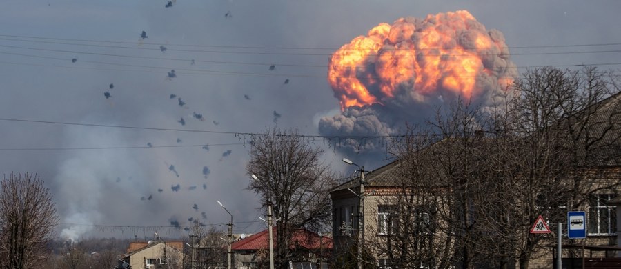 W największym składzie amunicji na Ukrainie w pobliżu miasta Bałaklija w obwodzie charkowskim doszło do pożaru. Od kilku godzin słychać eksplozje. Ewakuowano ok. 20 tys. osób.
