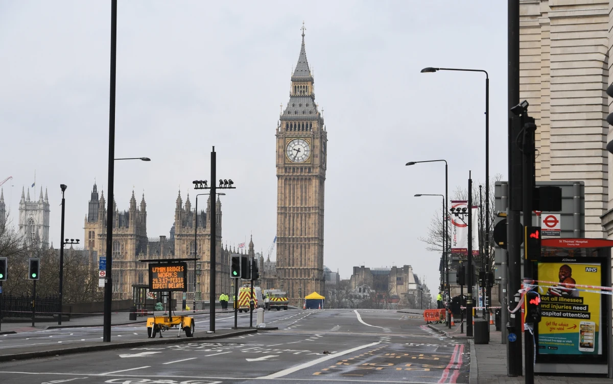 Prezes Prawa i Sprawiedliwości Jarosław Kaczyński przybył po południu do siedziby premier Theresy May przy Downing Street 10 na dwustronne spotkanie z szefową brytyjskiego rządu. Głównymi tematami rozmów będzie sytuacja Polaków w Wielkiej Brytanii oraz relacje brytyjsko-polskie w związku z Brexitem - powiedział prezes PiS dziennikarzowi RMF FM Patrykowi Michalskiemu. 
