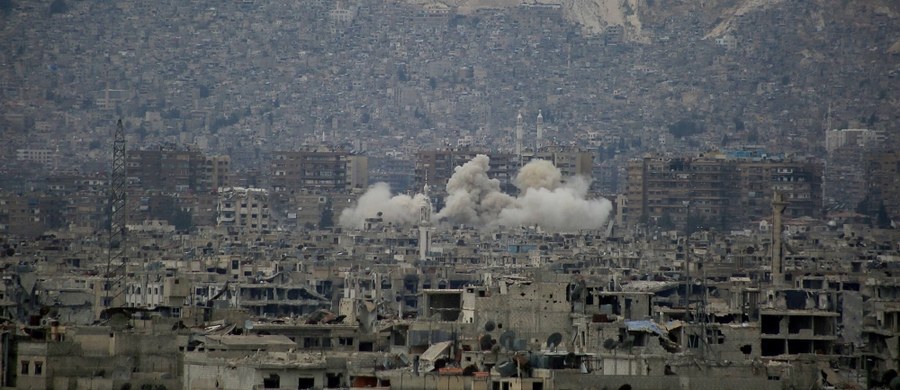 Walki toczące się w Syrii wokół Damaszku odcięły ok. 300 tysięcy ludzi od pomocy humanitarnej - zaalarmował szef grupy roboczej ONZ ds. pomocy humanitarnej Jan Egeland. Potrzebne są przerwy w walkach, by zapewnić pomoc potrzebującym - dodał.