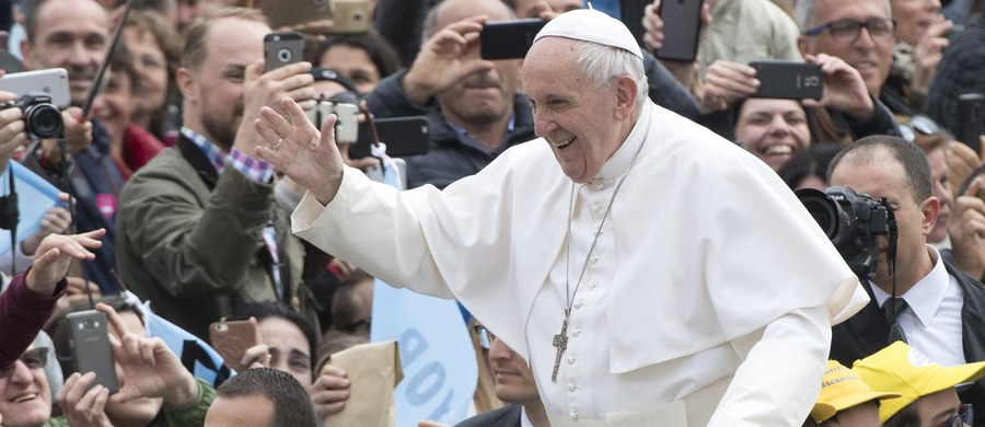 ​Dwoje pastuszków z Fatimy, świadków objawień w tej miejscowości będzie kanonizowanych. Watykan ogłosił w czwartek, że papież Franciszek wyraził zgodę na publikację dekretu o uznaniu cudu za wstawiennictwem dzieci, beatyfikowanych przez Jana Pawła II w 2000 r.