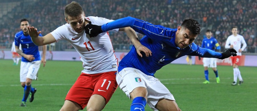 ​Młodzieżowa piłkarska reprezentacja Polski przegrała z Włochami 1:2 (1:1) w czwartkowym meczu rozegranym na stadionie Cracovii. W czerwcu obie drużyny wystąpią w Polsce na turnieju finałowym młodzieżowych mistrzostw Europy.