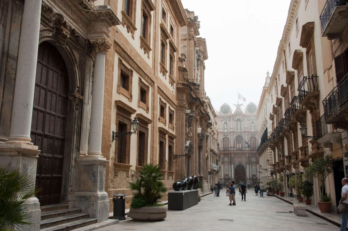Szarganie pamięci ofiar mafii i obraza dla tych, którzy codzienną pracą działają na rzecz tego, by ją wykorzenić - tak władze miasta Trapani na Sycylii oraz rodziny ofiar zareagowały na wycieczki do miejsc związanych z cosa nostra. Organizuje je lokalna agencja turystyczna.