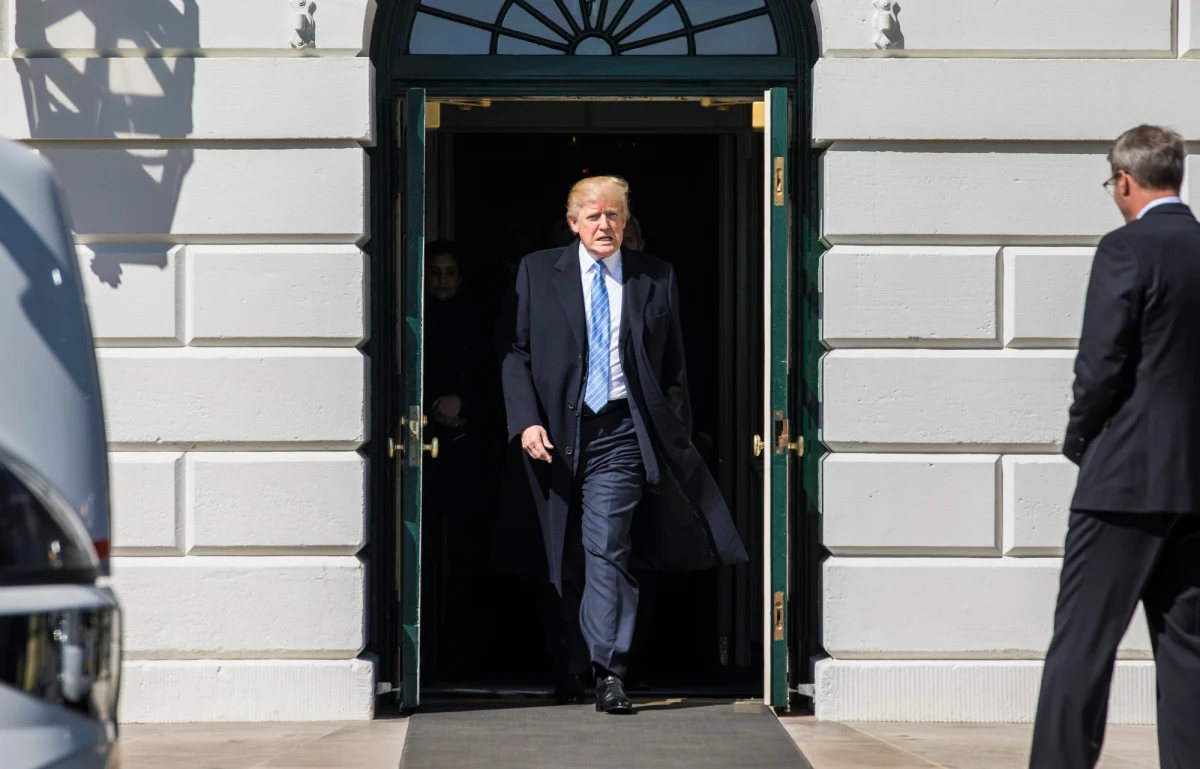 Nowy prezydent USA właśnie dostaje pierwszą polityczną nauczkę. Donald Trump już wie, że negocjacje na Kapitolu to nie to samo co w biznesie. Nie udało mu się, przynajmniej na razie,  zlikwidować reformy Obamy. 