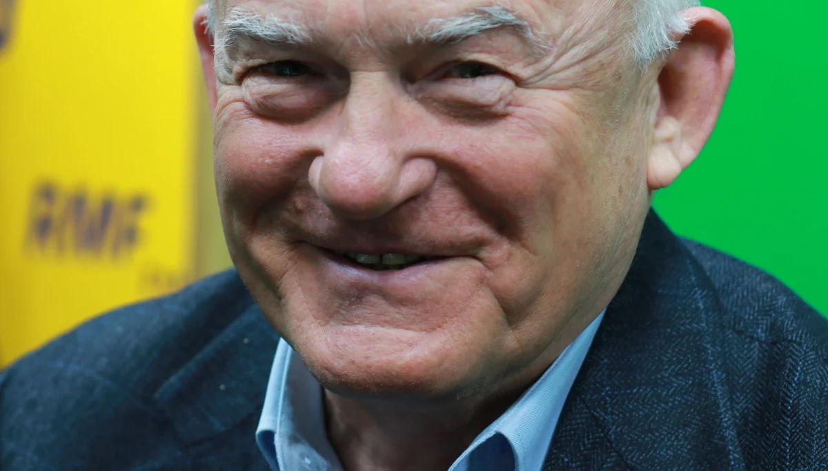 "Tam nie będzie żadnej debaty, uczestnicy tego spotkania przyjmą dokument, a życie potoczy się swoim torem" - mówi w Porannej rozmowie w RMF FM Leszek Miller pytany o najbliższy szczyt UE w Rzymie, który nazwał na Twitterze „mszą bez praktycznego znaczenia". "Podejrzewam, że premier Beata Szydło oświadczy, że pewne zapisy zostały ujęte dzięki wysiłkowi polskich dyplomatów i że Polska odniosła tam duży sukces. Zrobi to, co zrobiłby każdy premier, zwłaszcza taki, który poniósł klęskę - mam na myśli ostatni szczyt UE. Jak kania dżdżu potrzebuje sukcesu. Rzym się świetnie do tego nadaje" – dodaje były premier, gość Roberta Mazurka. 