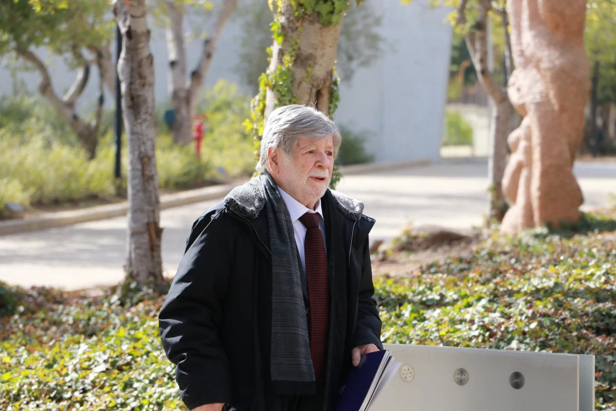 „To jest duma. Jestem wzruszony” – mówił w Porannej rozmowie w RMF FM profesor Szewach Weiss o otrzymaniu Orderu Orła Białego. Wiess przyznał, że spotykał się ze zjawiskami antysemickimi w Polsce. „Ja je krytykuję ostro, bardzo ostro. Ja jestem obrażony osobiście. To się nam nie należy” – mówił. Były ambasador Izraela w Polsce zaznaczył jednak, że ta sytuacja się zmienia. „Spotykam się z nową Polską, demokratyczną Polską, niezależnie czy prawą, czy lewą, czy centrum. To nie jest na poziomie partyjnym. To jest Rzeczpospolita, nadpolityczna. Tak ja czuję się wdzięczny i jestem wzruszony” – opowiadał nam Szewach Weiss. 