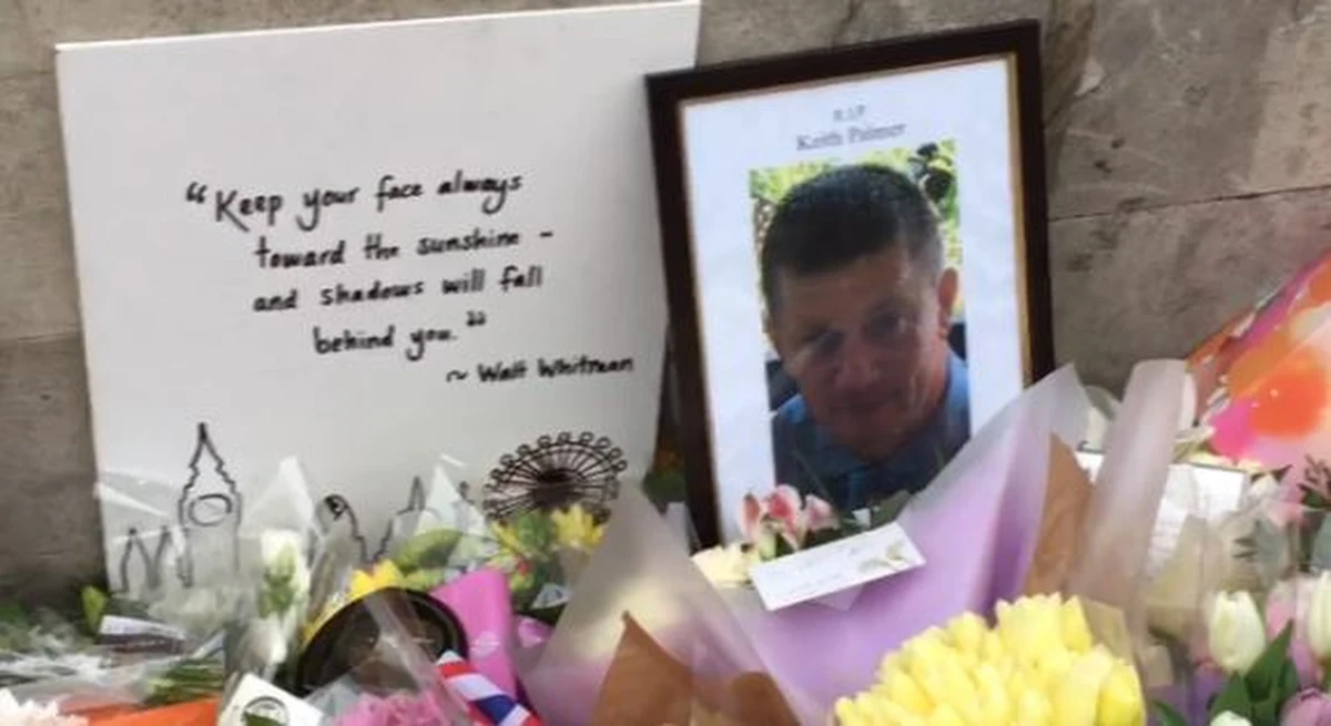 W środę po południu napastnik wjechał samochodem w grupę ludzi na Moście Westminsterskim, a następnie próbował dostać się na teren parlamentu, raniąc śmiertelnie nożem policjanta strzegącego bramy wjazdowej. Jak dziś wyglądają te miejsca? Zobacz w relacji specjalnego wysłannika RMF FM do Londynu Patryka Michalskiego. 