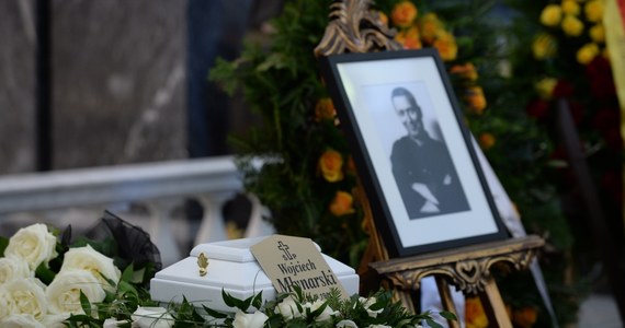 W Warszawie trwają odbyły się uroczystości pogrzebowe Wojciecha Młynarskiego - wybitnego poety, autora i wykonawcy piosenek. Artysta spoczął w Alei Zasłużonych na warszawskich Powązkach.