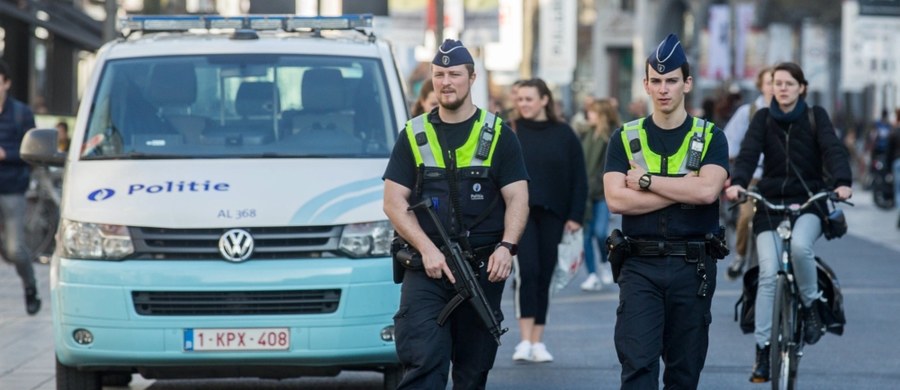 Tunezyjczyk, który rozpędzonym samochodem wjechał na zatłoczony deptak handlowy w Antwerpii, został oskarżony o "próbę zamachu o charakterze terrorystycznym". Śledczy nie chcą jednak mówić, jaki był motyw działania mężczyzny.