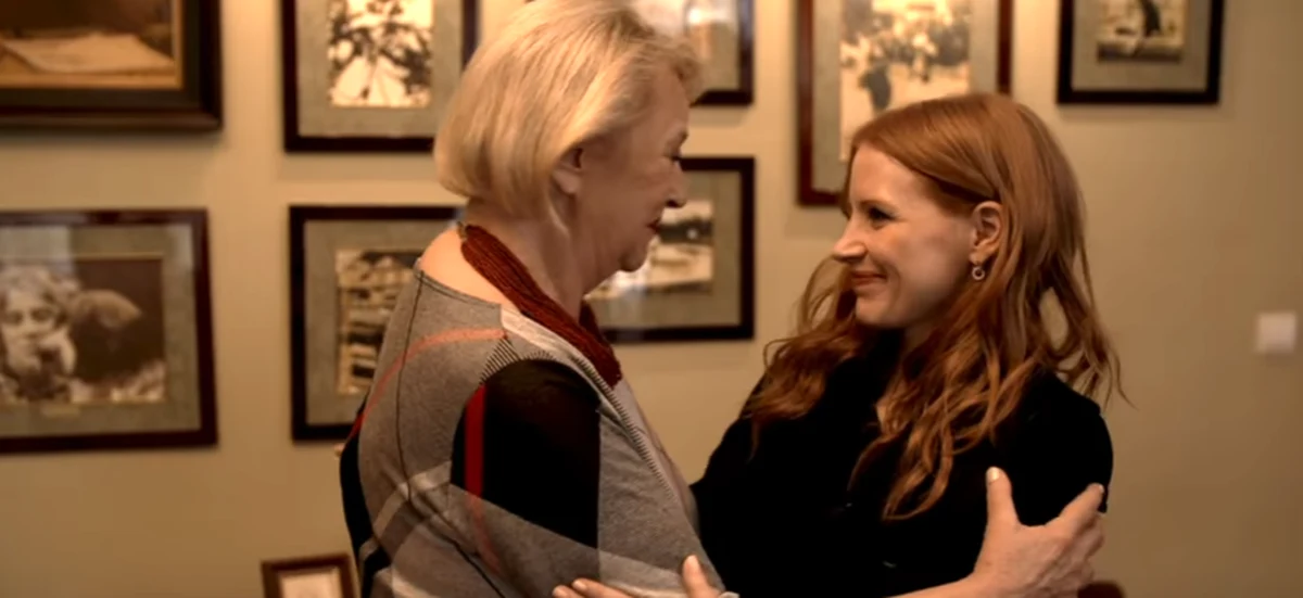 Od dziś w polskich kinach wyświetlany jest film "Azyl". Obraz z Jessicą Chastain w roli głównej opowiada o bohaterstwie Antoniny i Jana Żabińskich, którzy w czasie II wojny światowej ukrywali w warszawskim ogrodzie zoologicznym Żydów. Do sieci trafiło nagranie z wyjątkowego spotkania Teresy Żabińskiej z aktorami, którzy wcielili się w role jej rodziców. 