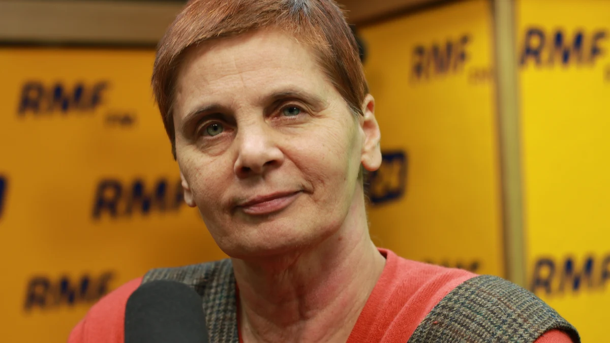 "Polacy wspierali naszą misję w Syrii, natomiast teraz, po tragedii w Aleppo płynie bardzo wartki strumień pieniędzy. W ciągu dwóch dni zebraliśmy 900 tys. złotych. Bardzo wszystkim dziękuję. Spodziewamy się dalszych darowizn" - mówiła w Popołudniowej rozmowie w RMF FM prezes Polskiej Akcji Humanitarnej, Janina Ochojska. Jak dodawała, środki te przeznaczane są m.in. na żywność i schronienie dla Syryjczyków. Razem z nią gościem Marcina Zaborskiego był Marcin Król z Salezjańskiego Wolontariatu Misyjnego - Młodzi Światu. On z kolei podkreślał, że obecni na miejscu w Syrii proszą nie tylko o pieniądze, ale również o modlitwę. "Oczywiście, pieniądze są potrzebne, oni potrzebują naszej pomocy materialnej, ale pieniądze nie powstrzymają bomb. To, o co oni nas prosili - i żeby to przekazać - żebyśmy my modlili się za nich" - mówił.