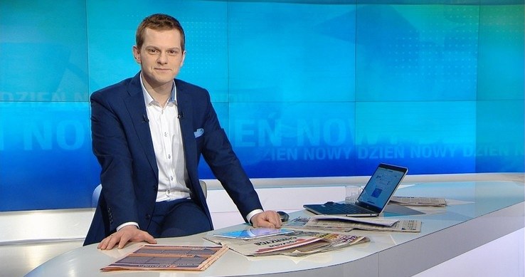 Dziennikarz Bartosz Kurek został odsunięty od prowadzenia programów na antenie Polsat News - poinformował "Presserwis". Wszystko przez emitowaną przez Polsat News audycję "Śniadanie w Radiu Zet", w trakcie której  poseł PiS Paweł Szefernaker wyszedł ze studia.