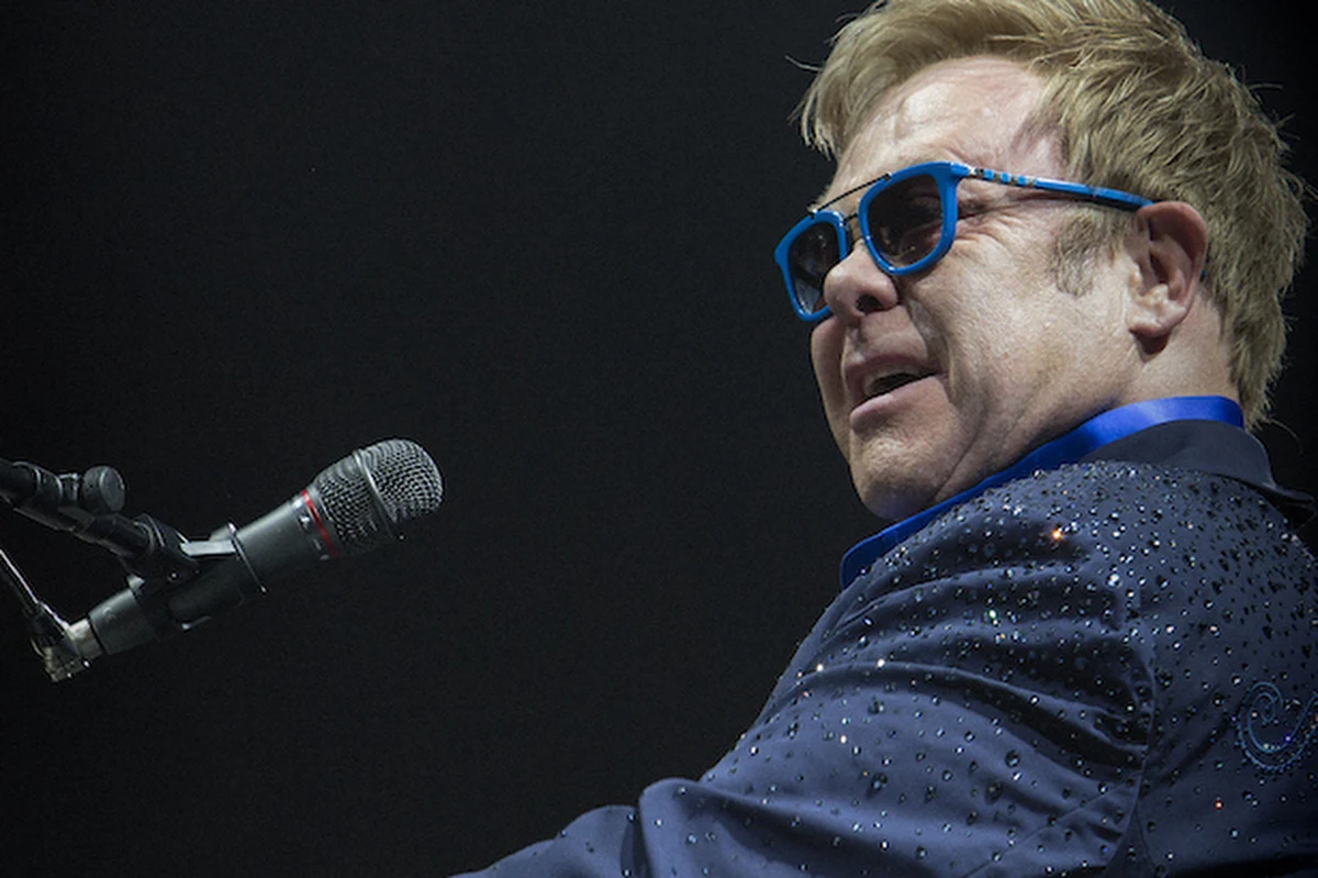 ​Elton John kończy w sobotę 70 lat! Tego dnia przypada również 50-lecie współpracy z autorem tekstów jego piosenek - Berniem Taupinem. Z tej okazji w Los Angeles odbędzie się uroczysta gala, którą poprowadzi Rob Lowe. Wystąpi na niej m.in. Lady Gaga.