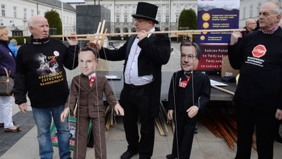 Frankowicze protestowali w Warszawie. "Bankster-złodziej"