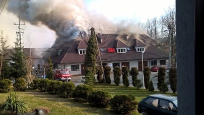 Pożar zakładu w Skomielnej Białej. Z żywiołem walczyło 15 zastępów strażaków