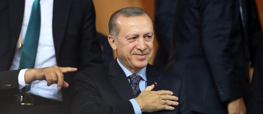 Prezydent Turcji Recep Tayyip Erdogan oświadczył w sobotę, że w jego kraju może odbyć się referendum, w którym obywatele zdecydowaliby, czy należy kontynuować negocjacje w sprawie przystąpienia do Unii Europejskiej.