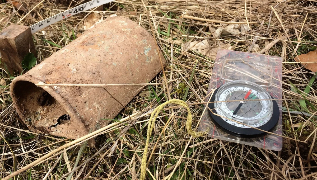 ​Nie udało się wyjaśnić zagadki "Sztolni Australijczyka" w Sokołowsku na Dolnym Śląsku. Eksploratorzy dotarli wiertnicą na głębokość blisko siedmiu metrów. Zamiast tunelu z czasów II wojny światowej, który miał być kontynuacją odkrytego już fragmentu sztolni, pojawiły się jedynie luźne skały. "To może oznaczać, że wciąż jesteśmy w zawale, który jest na końcu tego tunelu i trzeba szukać dalej, ale równie dobrze za tym zawałem po prostu już nic nie ma" - przyznają eksploratorzy.