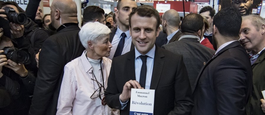 W pierwszej turze wyborów prezydenckich we Francji kandydat prawicy Francois Fillon dostałby 17 proc., a centrysta Emmanuel Macron 26 proc. głosów. To spadek poparcia dla Fillona i wzrost notowań jego rywala - wynika z opublikowanego w sobotę sondażu BVA.