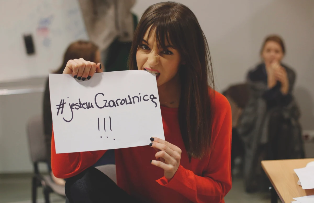 Scarlett Johansson w roli hybrydy robota i człowieka. Filmowa opowieść o piosenkarce Dalidzie i jej kochankach. Do tego teatralna premiera "Czarownic z Salem" na 70. urodziny Szkoły Filmowej w Łodzi. Tak zapowiada się nowy tydzień w kulturze.