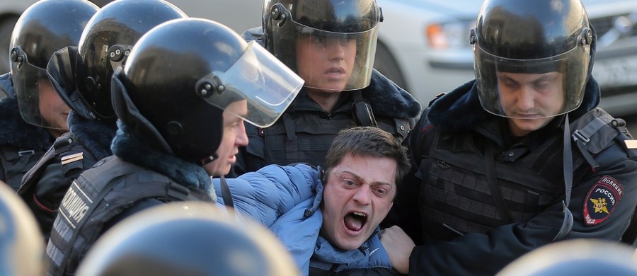 Moskiewska policja zatrzymała opozycjonistę Aleksieja Nawalnego podczas zwołanej przez niego demonstracji w centrum rosyjskiej stolicy. Według Agencji TASS, w sumie w ręce służb trafiło ponad 500 uczestników tego zgromadzenia. 