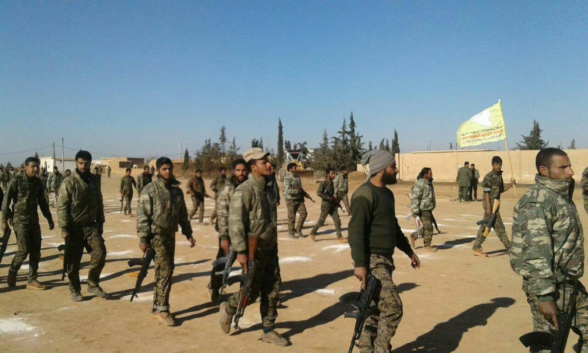 ​Wspierane przez USA Syryjskie Siły Demokratyczne (SDF) wyparły dżihadystów z ważnego strategicznie lotniska wojskowego Al-Tabaka w północnej Syrii - poinformował rzecznik SDF.