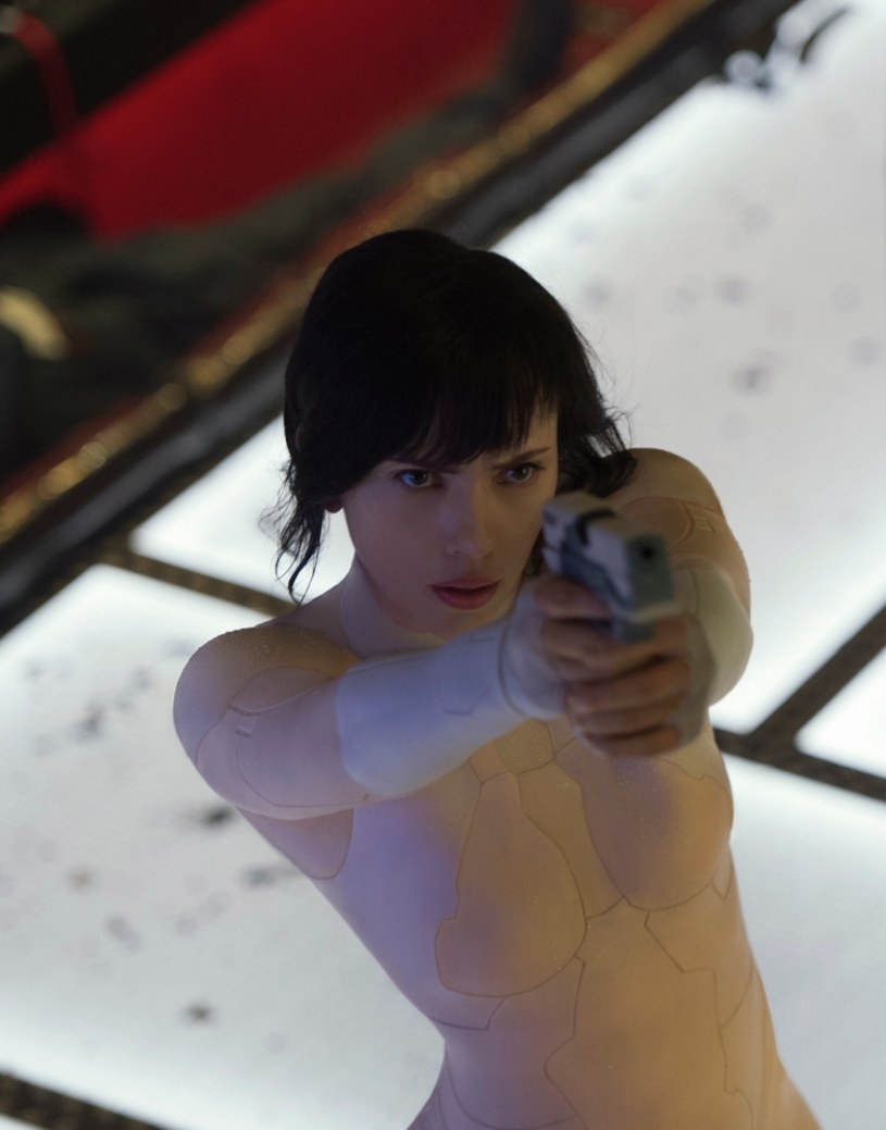 ​"Ghost in the Shell" to spektakularna, pełna akcji superprodukcja na podstawie znanej japońskiej mangi o świecie ludzi i robotów, ze Scarlett Johansson w roli głównej. Głośny film pojawi się na ekranach kin 31 marca, ale już dwa dni wcześniej - przedpremierowo w wybranych kinach Cinema City - widzowie będą mogli wkroczyć do fantastycznego cyberświata.