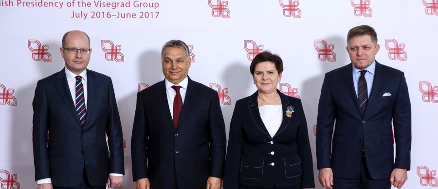 Grupa Wyszehradzka jednym głosem zdecydowanie sprzeciwia się obowiązkowemu przyjmowaniu uchodźców. Premierzy Polski, Słowacji, Czech i Węgier na wspólnej konferencji prasowej po spotkaniu w Warszawie podkreślali, że nie godzą się na szantaż w sprawie odgórnego ustalania kwot uchodźców. 