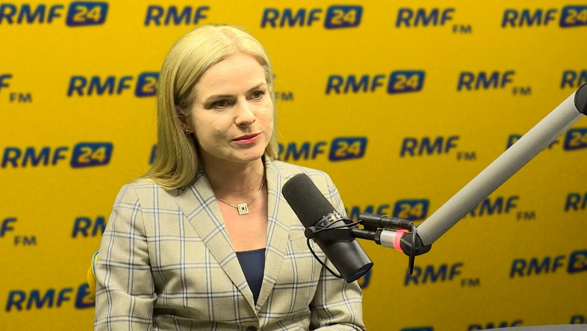 Najważniejsze jest usunięcie Witolda Waszczykowskiego ze stanowiska ministra spraw zagranicznych – mówi w Popołudniowej rozmowie w RMF FM wiceprzewodnicząca Nowoczesnej Joanna Schmidt. „Waszczykowski kompromituje nas na arenie międzynarodowej” – twierdzi Schmidt. Podkreśla, że „cel jest jeden - odsunięcie Waszczykowskiego od władzy”. Nowoczesna ma swojego kandydata na stanowisko szefa polskiej dyplomacji. Joanna Schmidt wskazuje na 33-letniego Adama Szłapkę. „Reprezentuje młode pokolenie w polityce” – dodaje gość Popołudniowej rozmowy w RMF FM. 