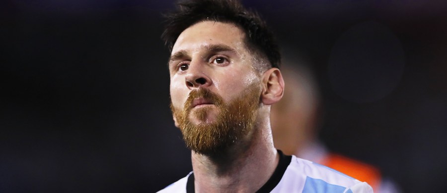Lionel Messi wykluczony z czterech meczów reprezentacji Argentyny: został zawieszony za obrażenie sędziego liniowego w piątkowym spotkaniu Argentyny z Chile (1:0) w eliminacjach MŚ 2018. Zawieszenie wprowadzono ze skutkiem natychmiastowym: Messi nie wyszedł na murawę już we wtorkowym meczu z Boliwią.
