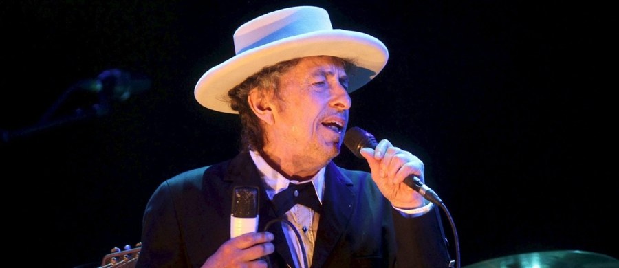 ​Laureat literackiej Nagrody Nobla Bob Dylan w sobotę lub w niedzielę w Sztokholmie odbierze dyplom oraz medal noblowski - poinformowała sekretarz Akademii Szwedzkiej Sara Danius. "Akademia Szwedzka i Bob Dylan postanowili spotkać się w weekend" w Sztokholmie, gdzie amerykański artysta zagra koncert" - napisała na blogu.