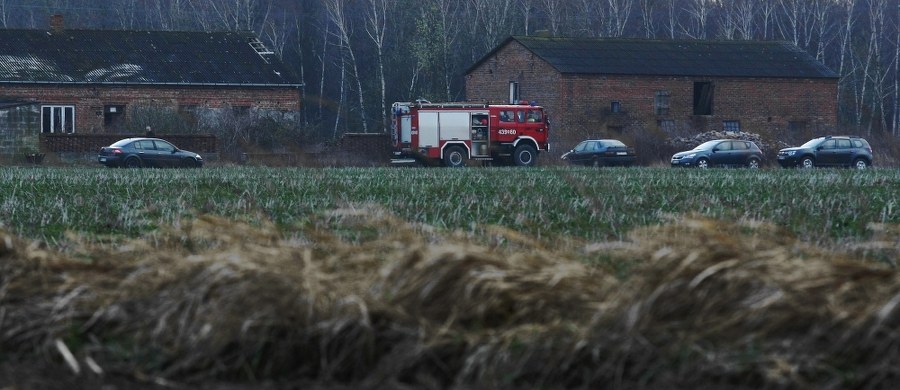 Tragedia w Lubikowie koło Gostynina na Mazowszu. Na strychu niezamieszkanego budynku znaleziono ciała dwóch osób - ojca i jego ośmioletniej córki.