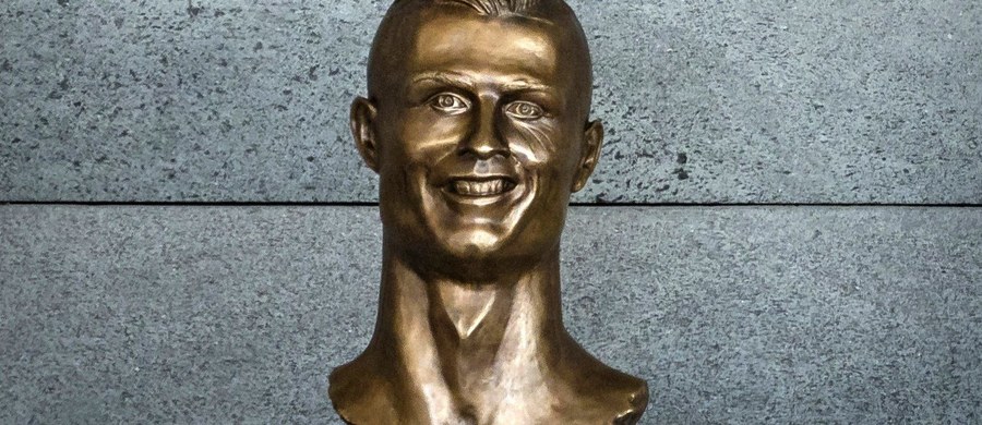 Pomysł, aby Cristiano Ronaldo był patronem lotniska na Maderze, wywołał wiele kontrowersji. Kiedy ten plan wszedł w życie, temat rozmów nieco się zmienił. Komentujący skupili się na... popiersiu gwiazdy Realu Madryt, które na pierwszy rzut oka kompletnie nie przypomina lidera piłkarskiej reprezentacji Portugalii.